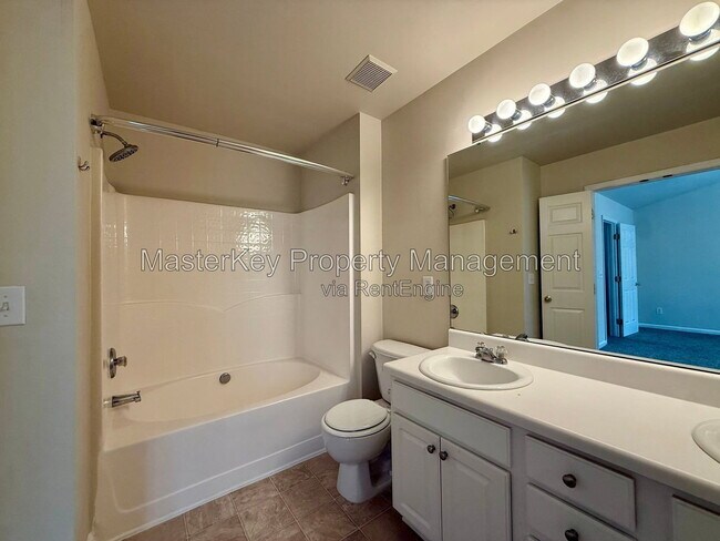 Building Photo - 414 Walnut Woods Dr