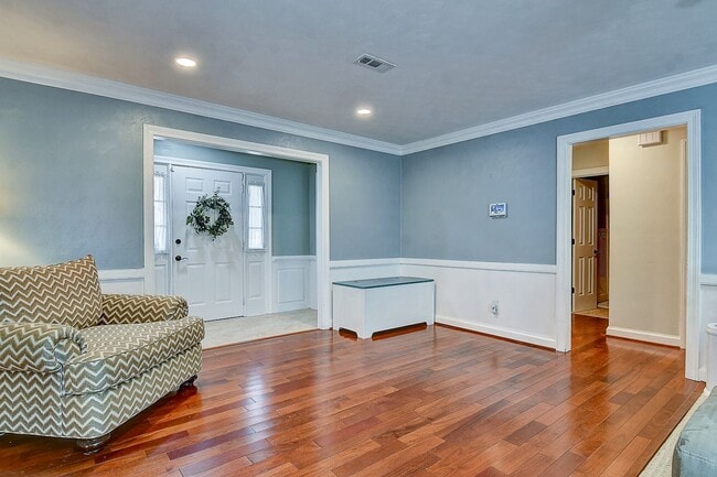 Building Photo - Spacious Ranch in Hickory