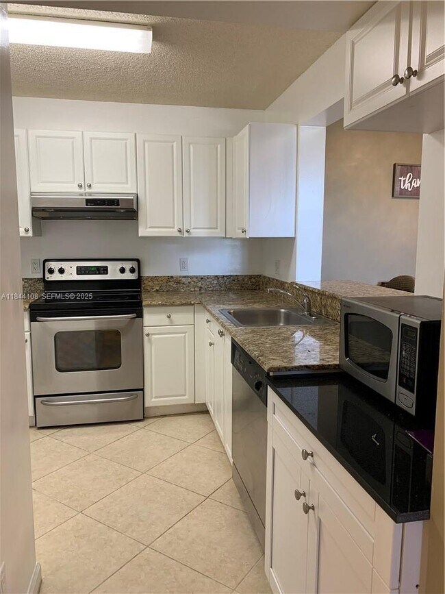 Building Photo - 1341 SE 3rd Ave