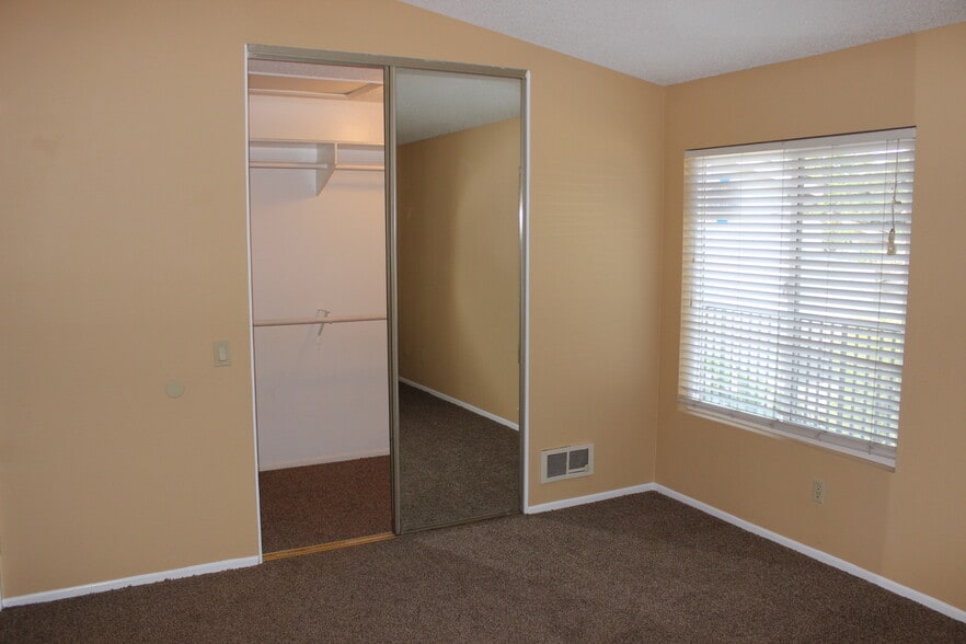 Bedroom #1 - 5217 Jefferson Sq