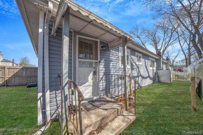 Building Photo - 472 S Ocean Ave