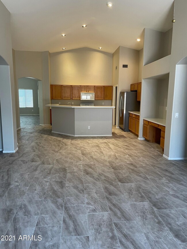 Building Photo - 6757 W Avenida Del Rey