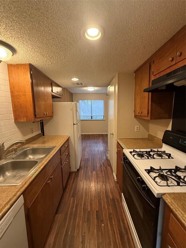 Building Photo - 812 Ramble Ln