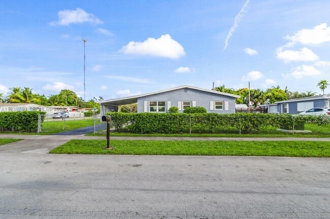 Building Photo - 4685 SW 33rd Dr