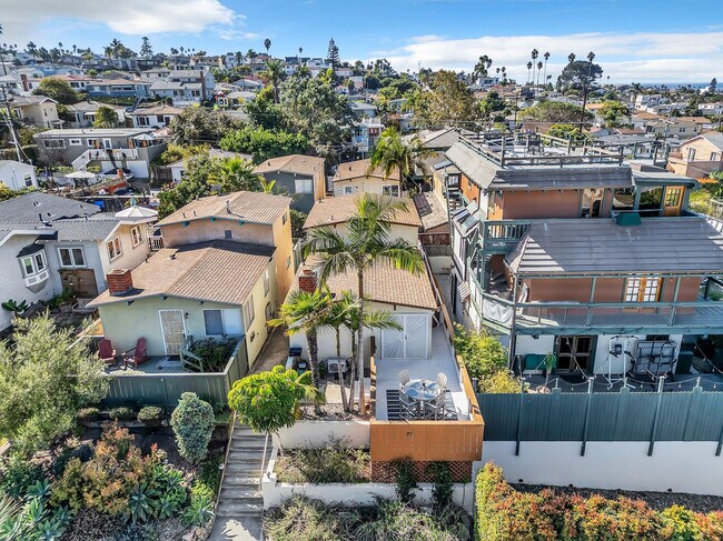 Building Photo - 4585 Saratoga Ave