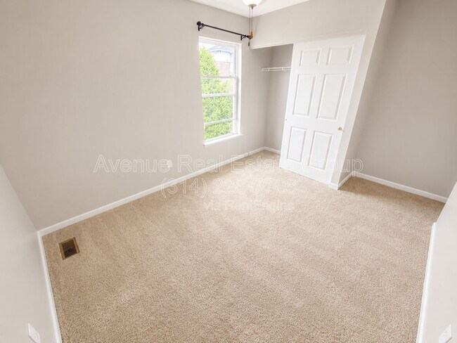 Building Photo - 555 Fortress Ct