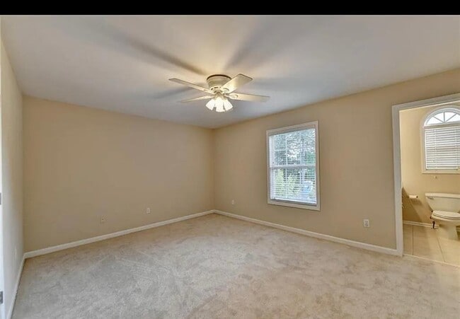 Building Photo - 810 Summer Pl NW