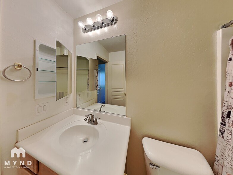 Building Photo - 8058 N 109th Ln