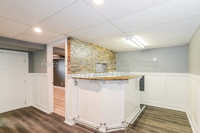 Building Photo - 705 Wickerleigh Terrace