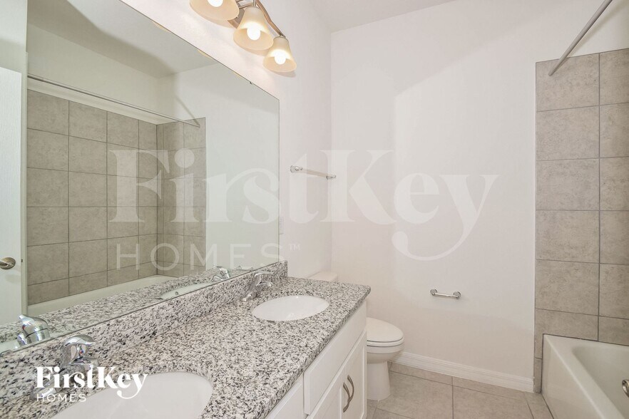 Building Photo - 320 Corbel Ln