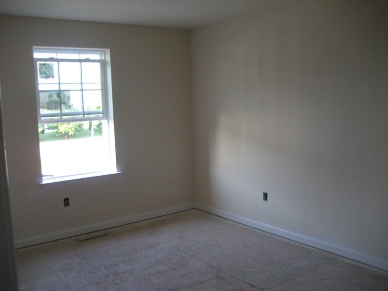 Bedroom 2 - 112 Ridgemont Dr