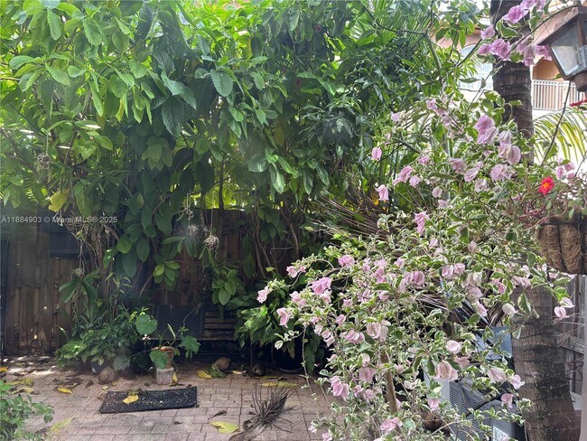 Building Photo - 10171 SW 154th Cir Ct