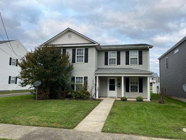 Building Photo - S. Market