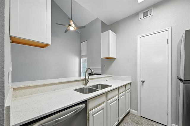 Building Photo - 6220 Bentwood Trail