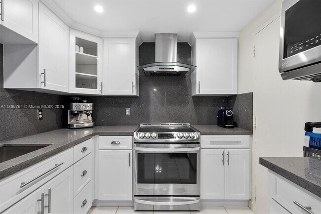 Building Photo - 1980 S Ocean Dr