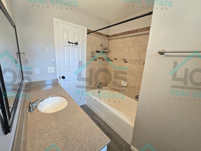 Building Photo - MWC Rental 3 Bed