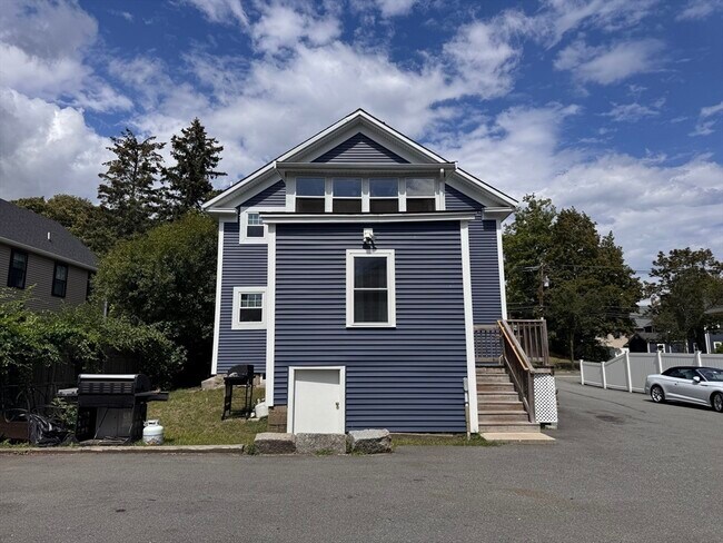 Building Photo - 117 Salem St
