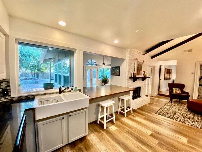 Building Photo - 7302 Shadywood Dr