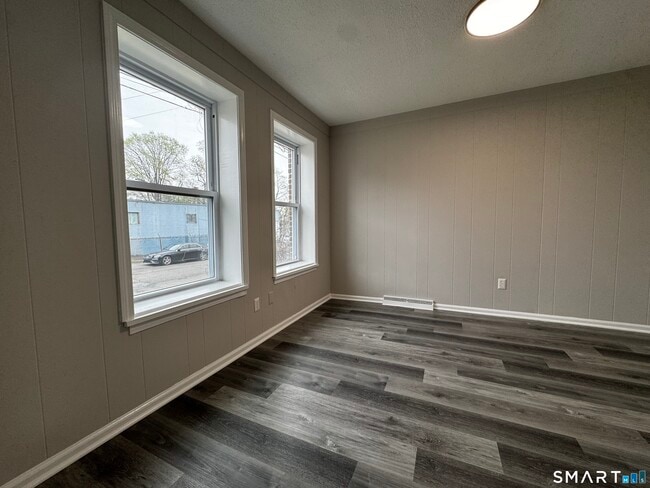 Building Photo - 45-51-51 Cowles St