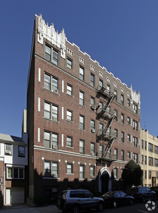 Building Photo - 18 Kensington Ave