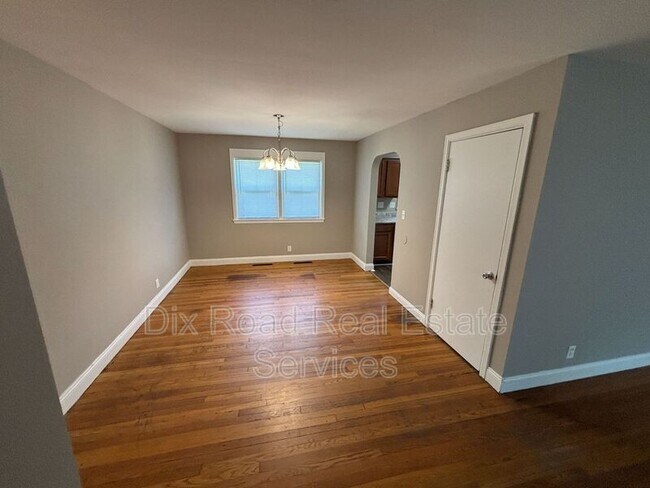 Building Photo - 1750 N Staunton Dr