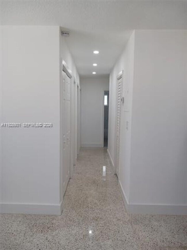 Building Photo - 9228 SW 37th St