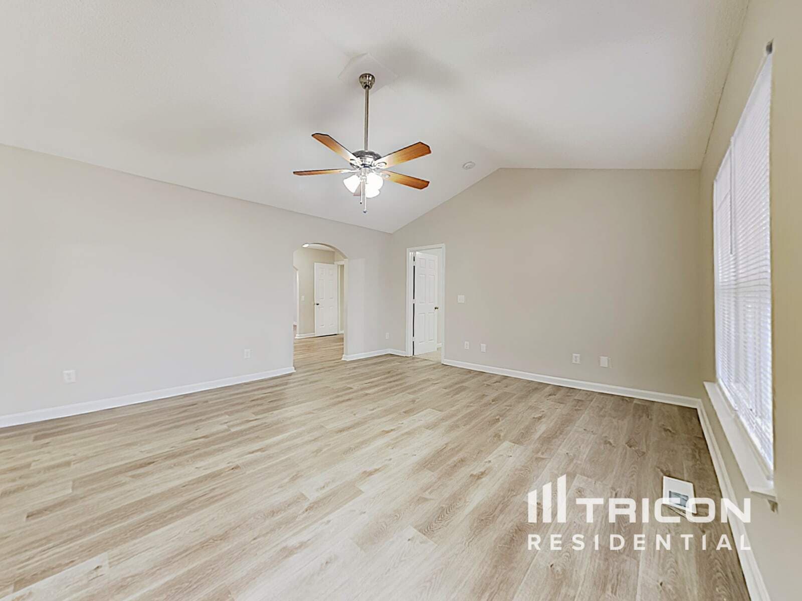 Building Photo - 615 Flicker St