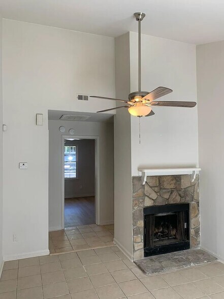 Building Photo - 104 Susan Dr