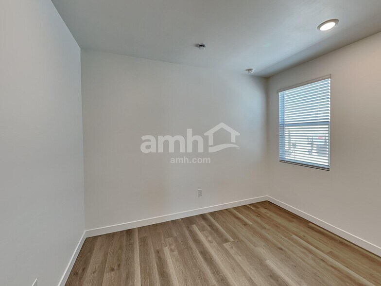 Building Photo - 6460 E Paseo Baranda