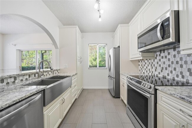 Building Photo - 18117 Paradise Point Dr