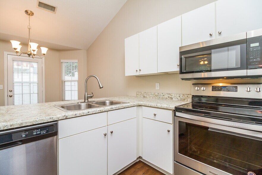 Building Photo - 1443 Rochester Dr