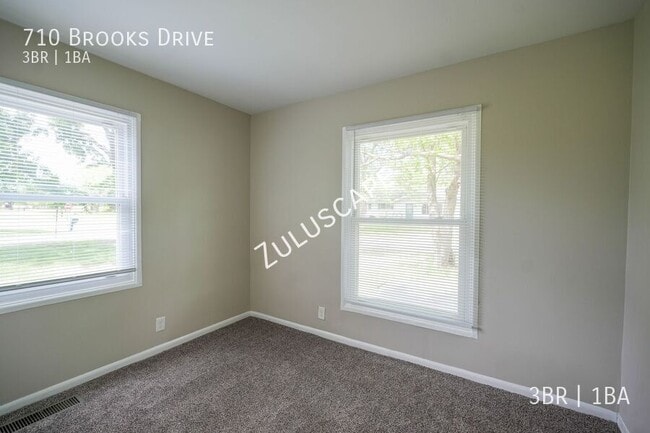 Building Photo - 710 Brooks Dr