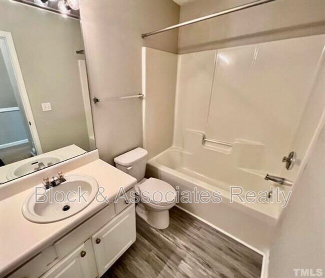 Building Photo - 412 Canyon Lake Cir