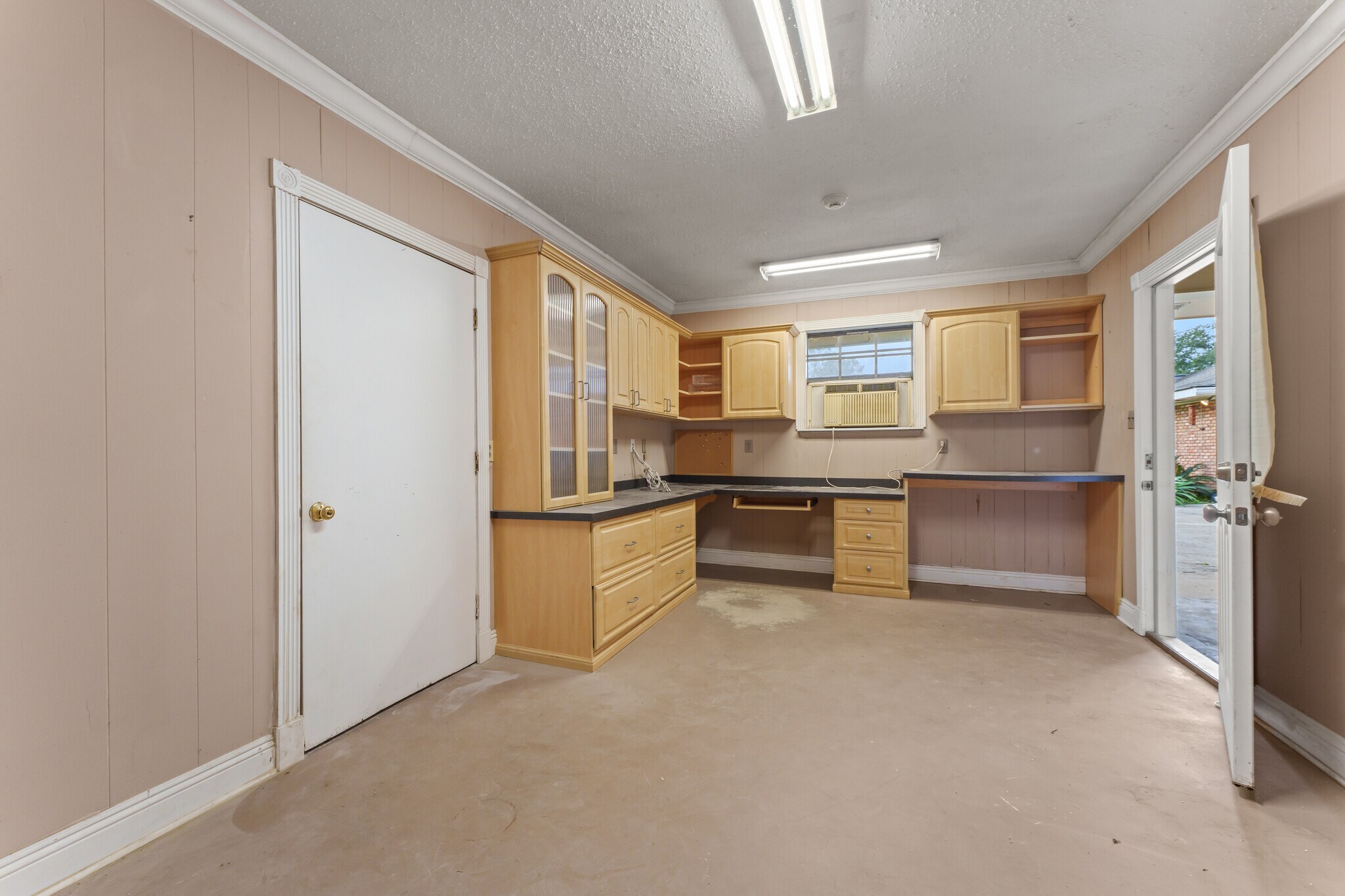 Building Photo - 601 Rue Cannes