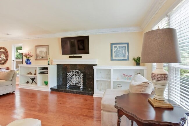 Building Photo - 8900 Carroll Manor Dr