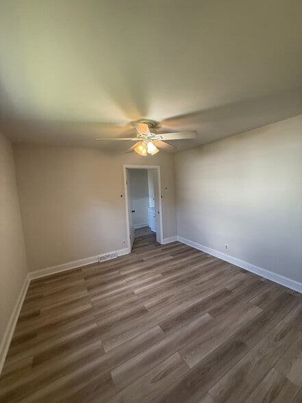 Building Photo - Room in House on Hand Cir
