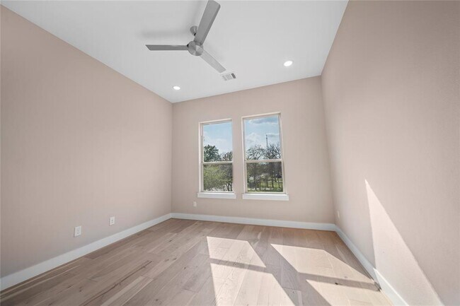 Building Photo - 5405 Iconic Ln