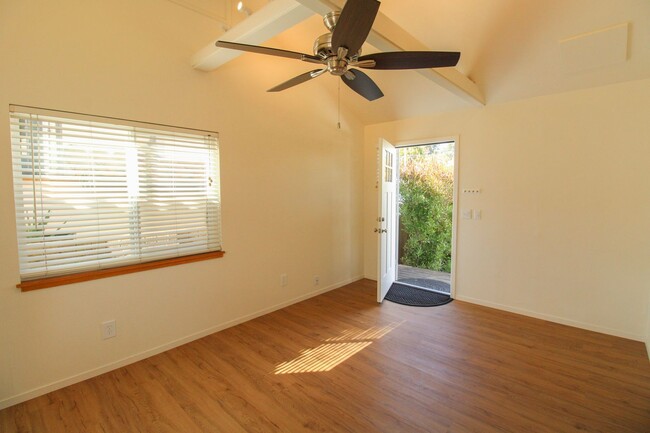 Building Photo - 2067-2071 Story St