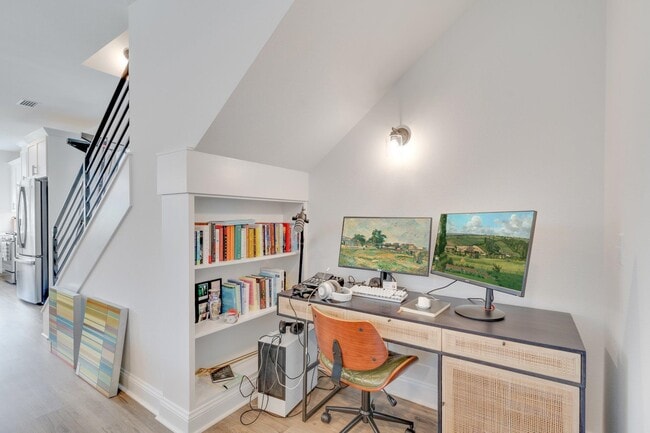 Building Photo - 5631 Fletcher Oaks Dr