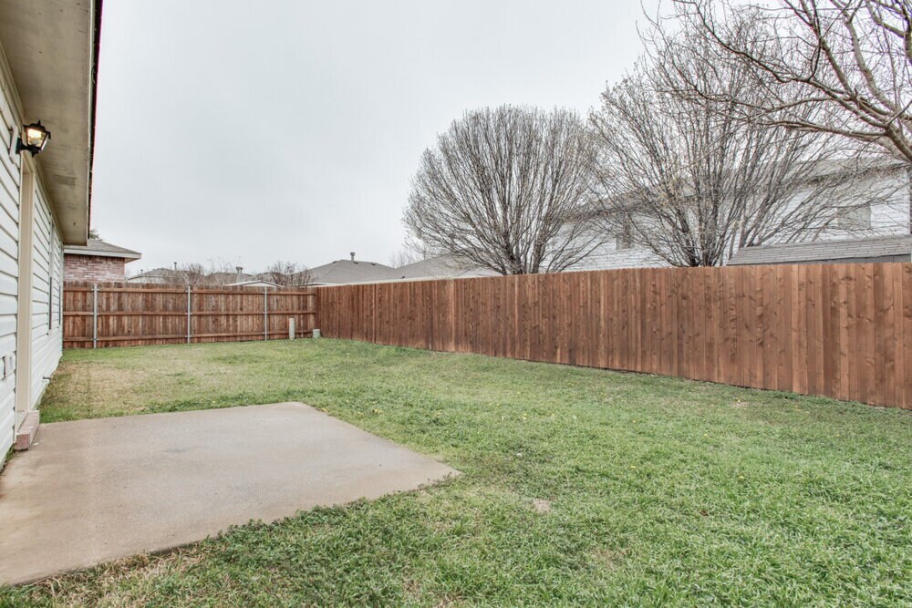 Building Photo - 8712 Stonebriar Ln