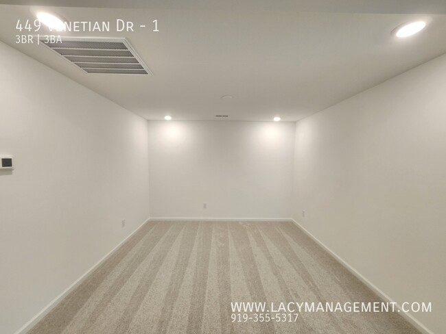 Building Photo - 449 Venetian Dr