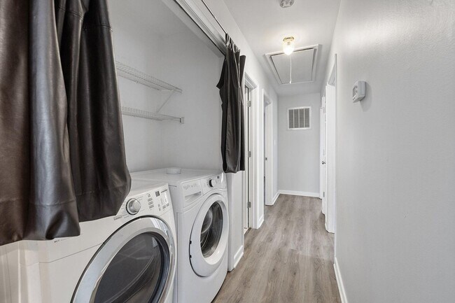 Building Photo - 5608 Chatmoss Rd