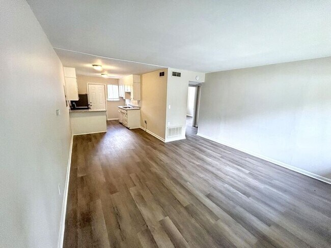 Building Photo - 7736 Rugby Ave