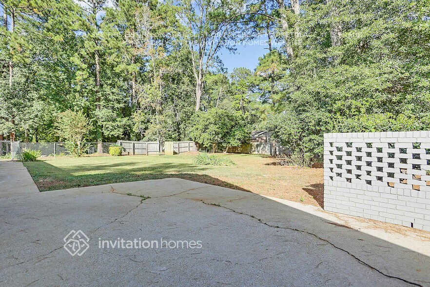 Building Photo - 5138 Lake Forest Dr SE