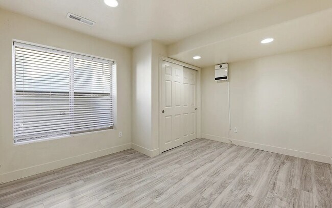 Building Photo - 989 Cinnamon Ridge Dr