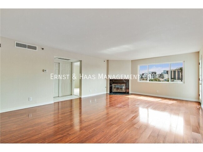 Building Photo - Beautiful Third Floor Condo with City Views!