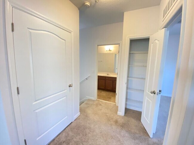 Building Photo - 6558 S Goldenrod Rd