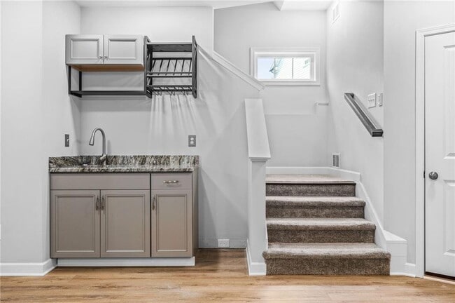 Building Photo - 421 Retreat Ln