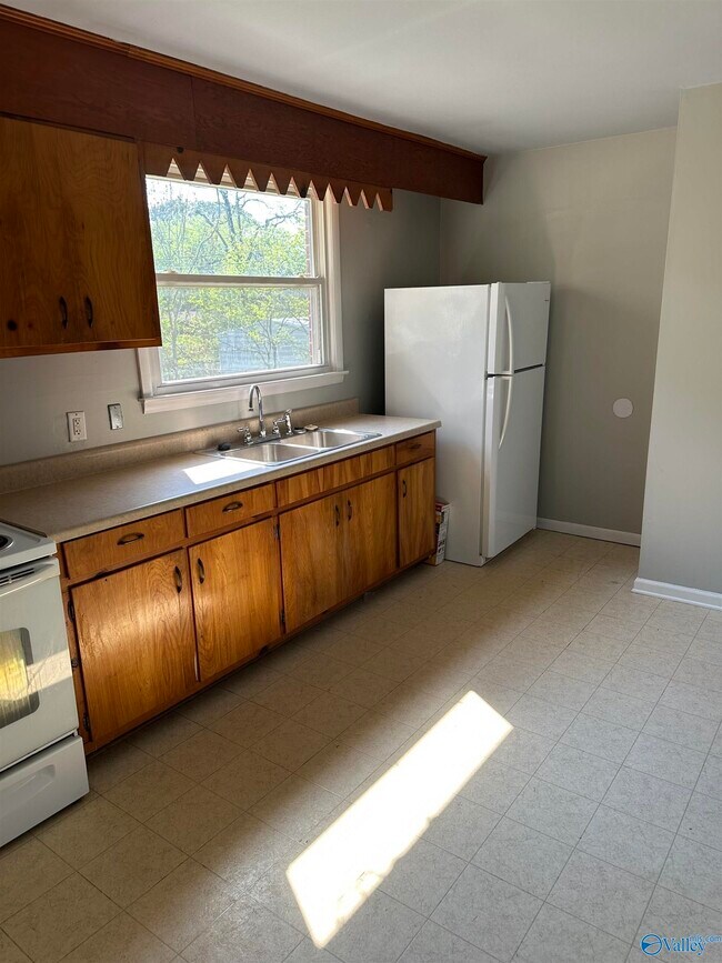 Building Photo - 2113 Norris Rd NW