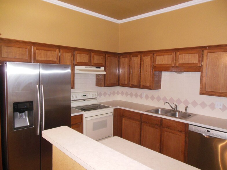 Building Photo - 4106 Fawn Dr